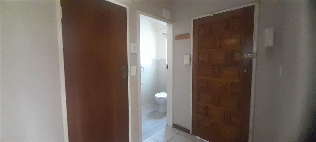 3 Bed Apartment in Northcliff photo number 8