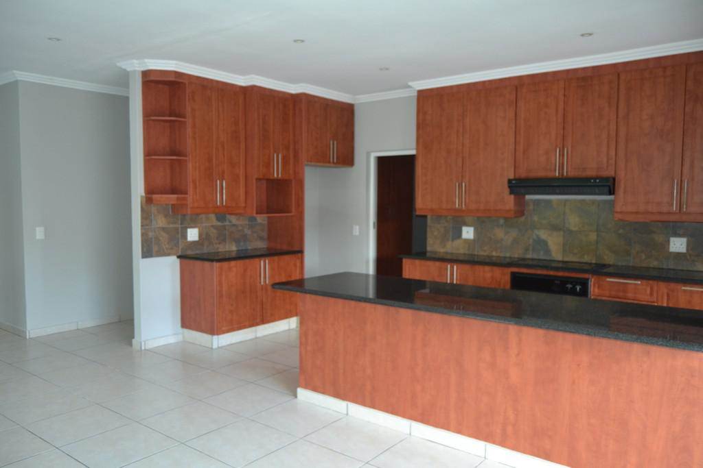 4 Bed House in Shelly Beach photo number 3