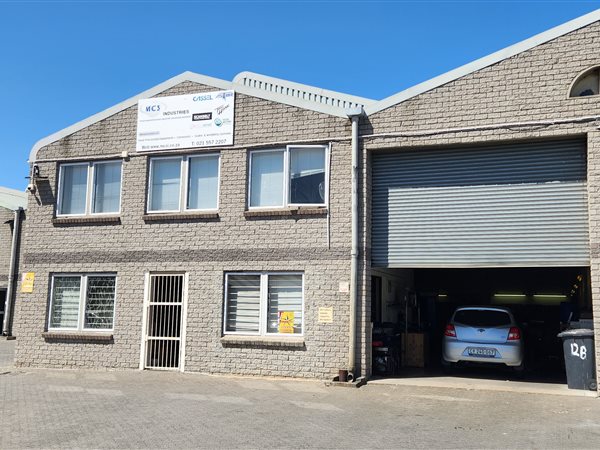 371  m² Industrial space