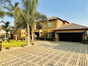 6 Bed House in Denneoord