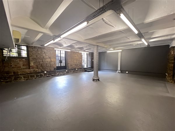 154  m² Commercial space