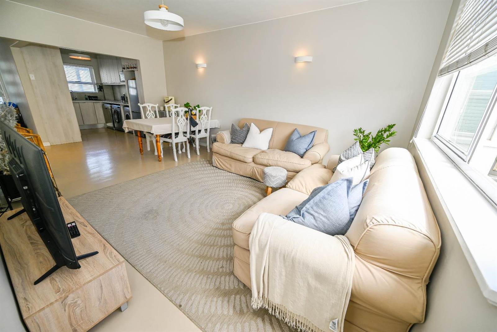 3 Bed Apartment in Mouille Point photo number 9