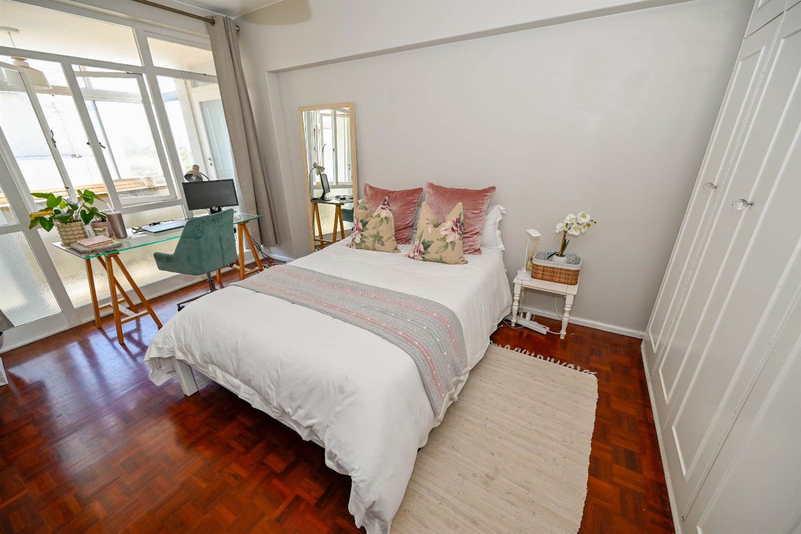 3 Bed Apartment in Mouille Point photo number 19