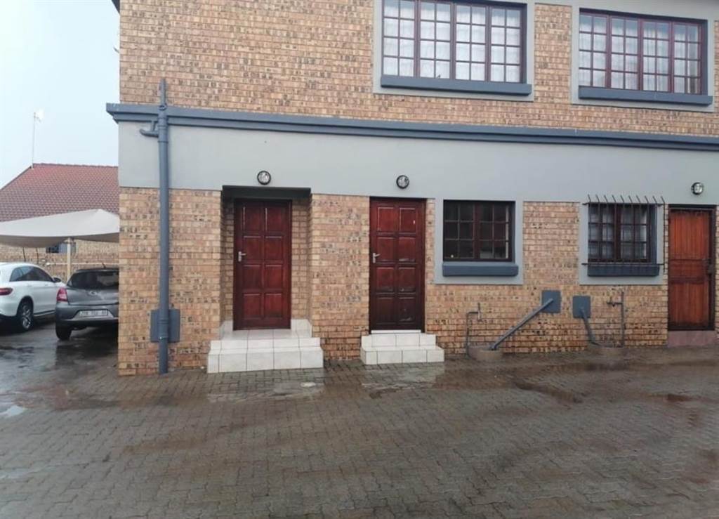 3 Bed Apartment in Middelburg Central photo number 11