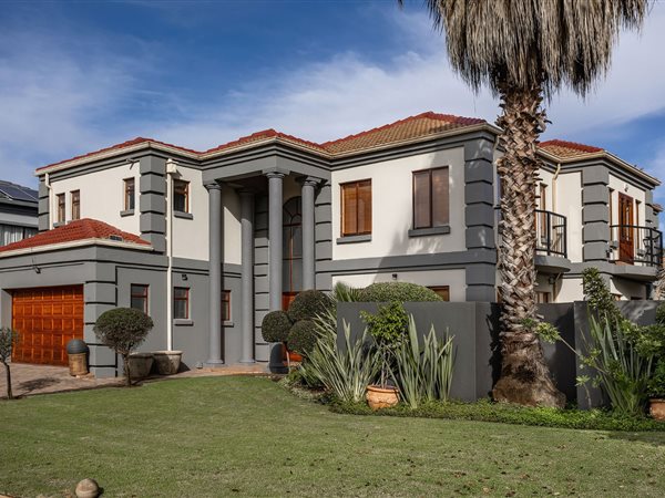 5 Bedroom House 5 Bedroom House