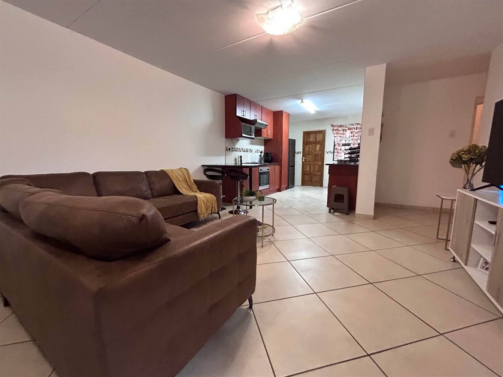 2 Bed Apartment in Secunda photo number 4