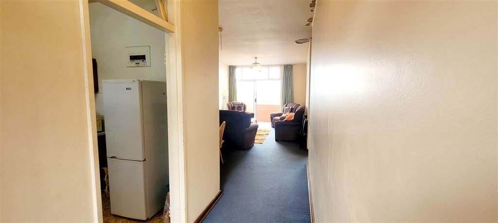 2 Bed Apartment in Margate photo number 8