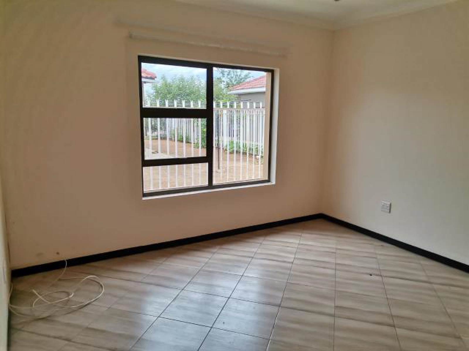 3 Bed House in Bloemfontein photo number 9