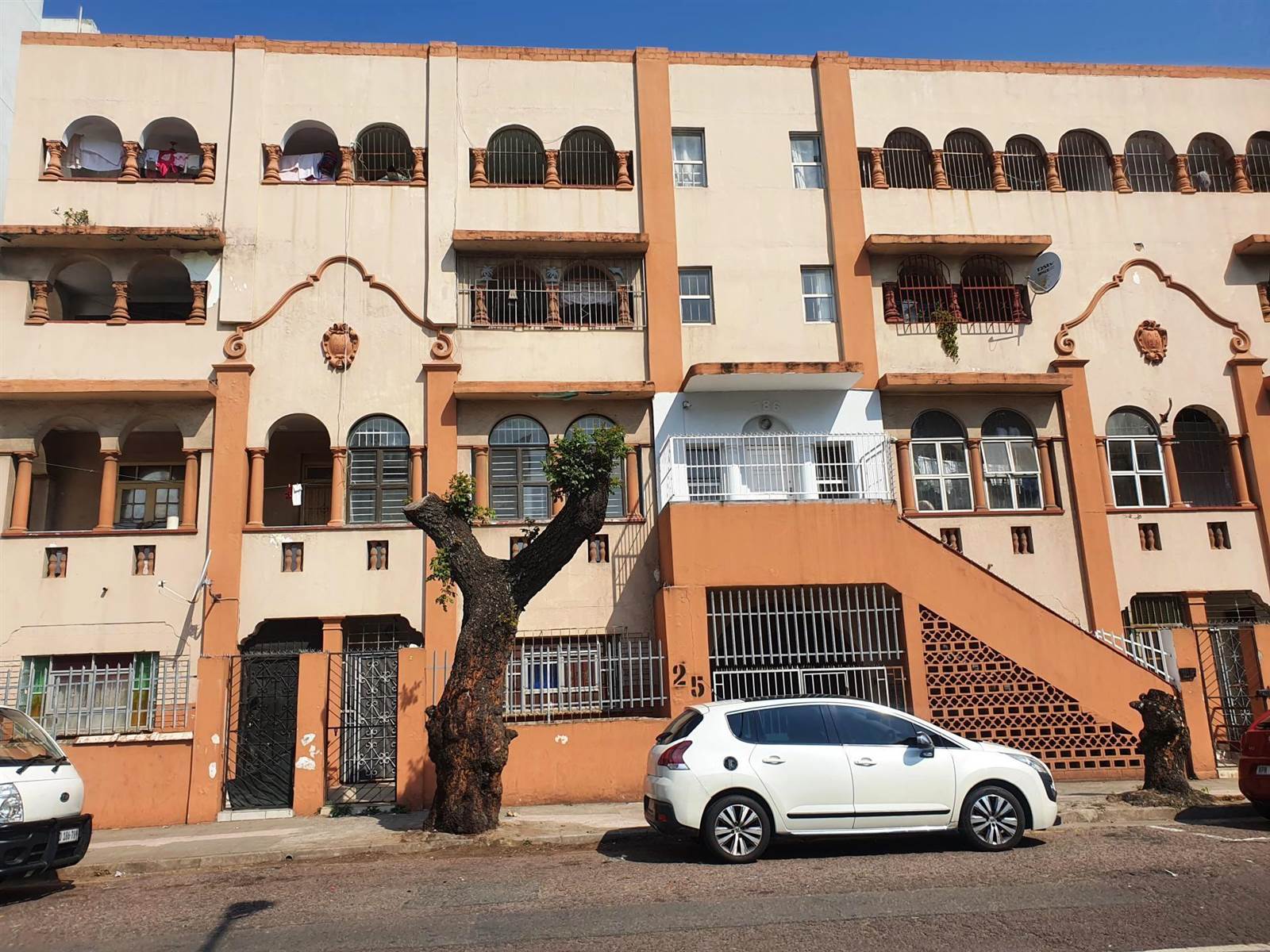 3 Bed Apartment in Durban CBD photo number 1