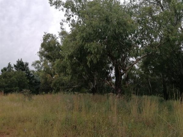 8982 m² Land available in Highbury
