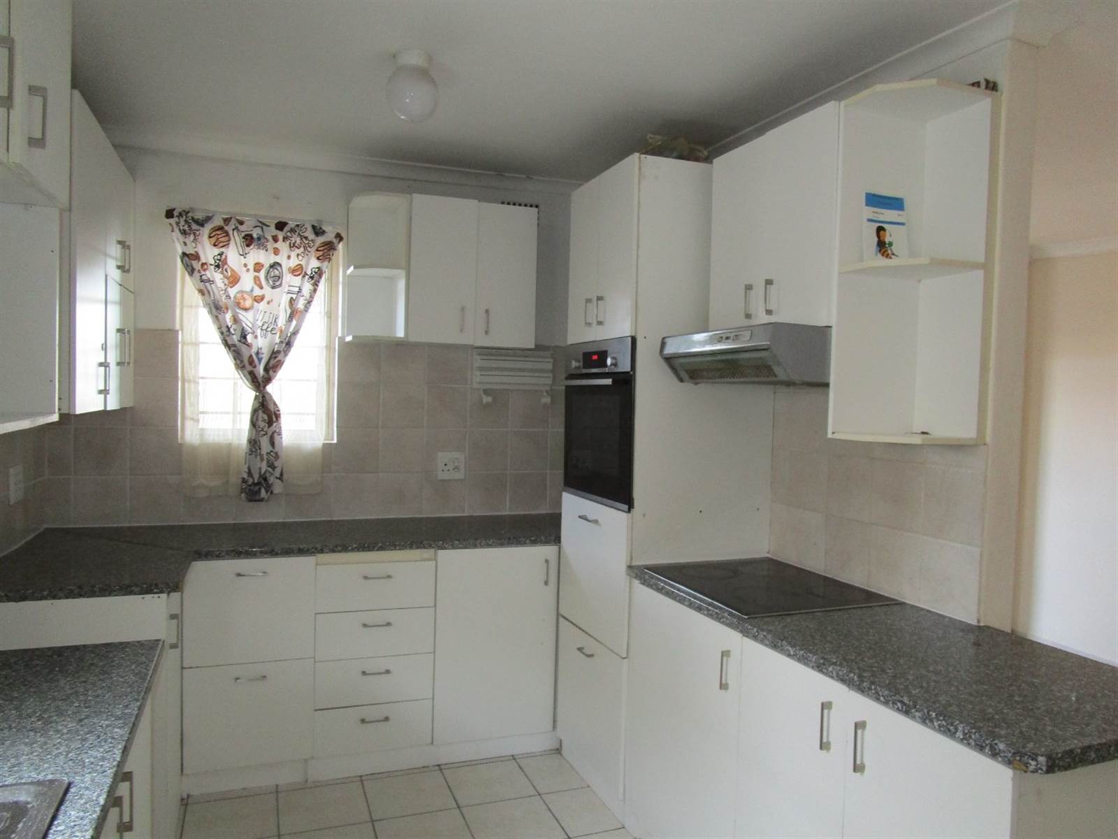 2 Bed Apartment in Belhar photo number 4