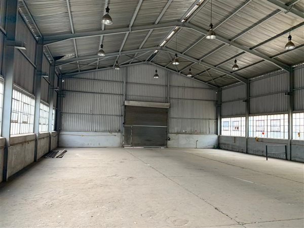 2 700  m² Industrial space