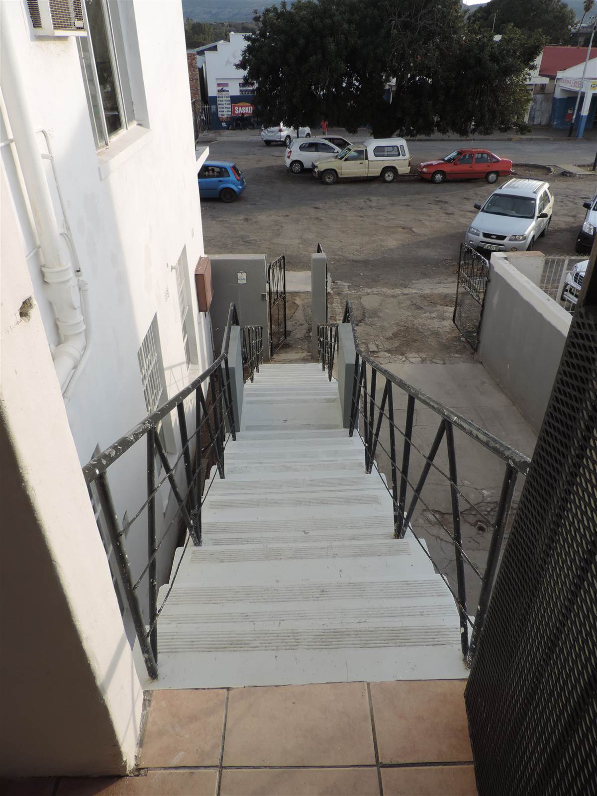 125  m² Commercial space in Cradock photo number 2
