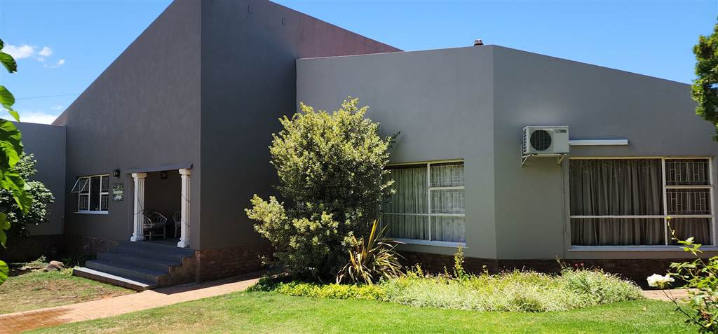 4 Bed House in Cradock photo number 1