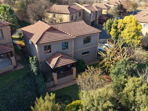 4 Bedroom Townhouse 4 Bedroom Townhouse