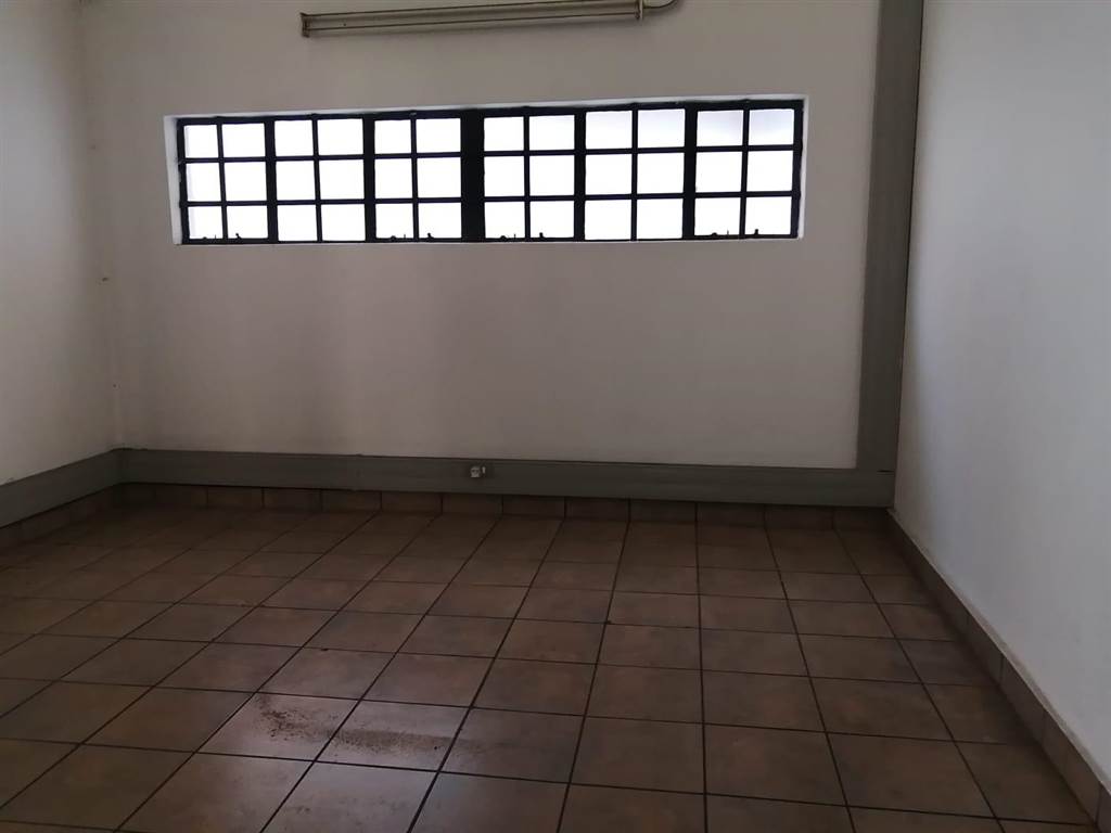 380  m² Industrial space in Lenasia photo number 15