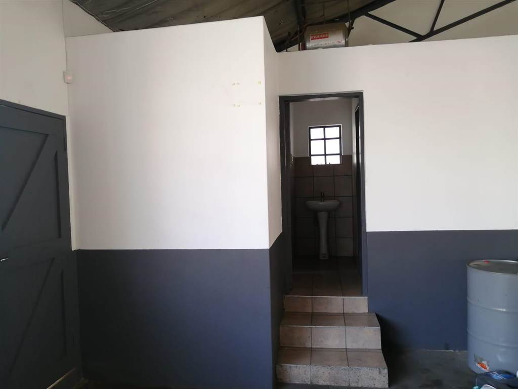 380  m² Industrial space in Lenasia photo number 14