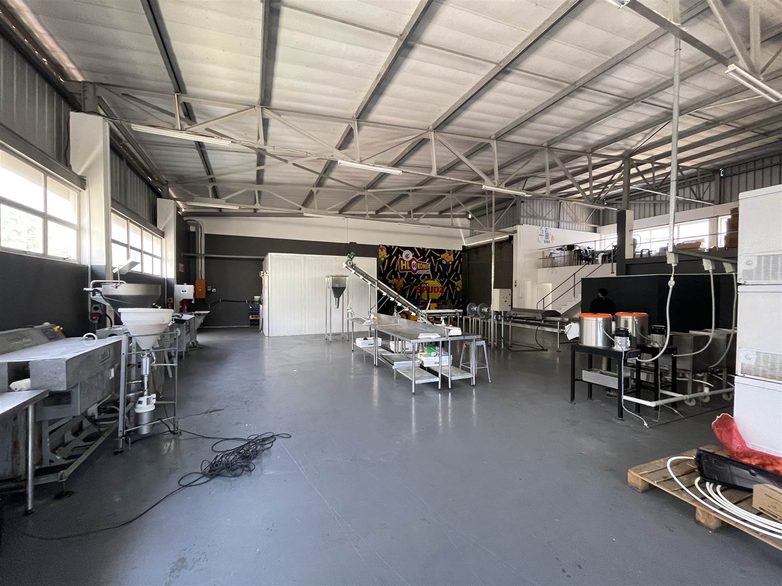 733  m² Industrial space in Hillcrest Central photo number 2