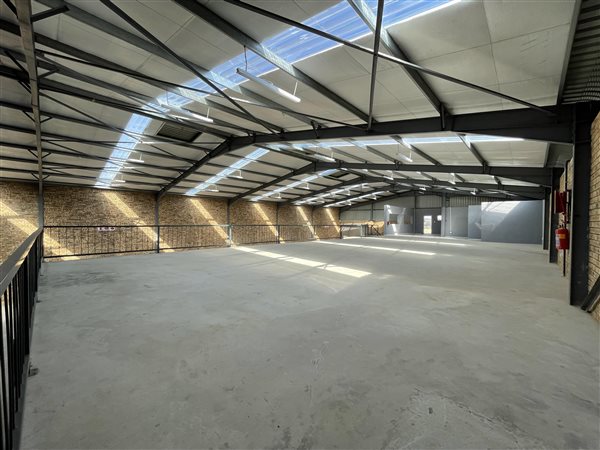1100  m² Industrial space in Tulisa Park