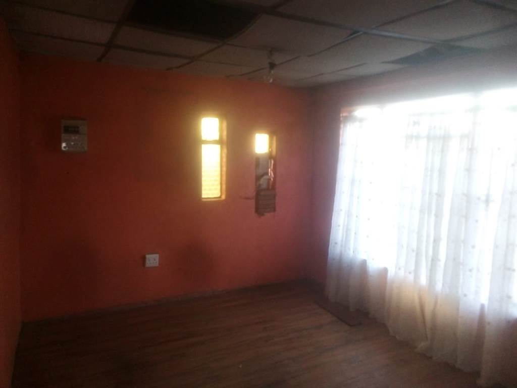 2 Bed House in Sebokeng Zone 12 photo number 4