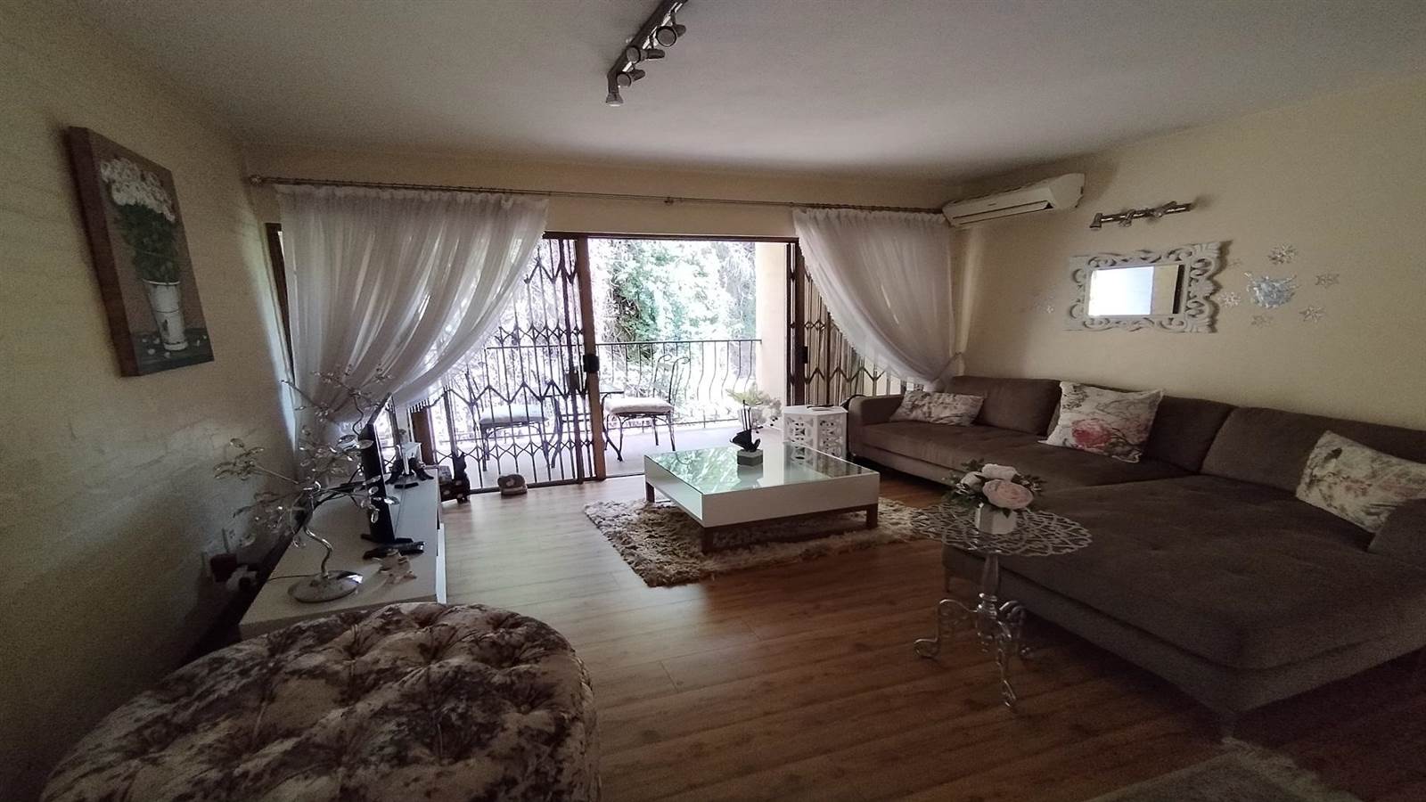3 Bed Apartment in Rietfontein photo number 6