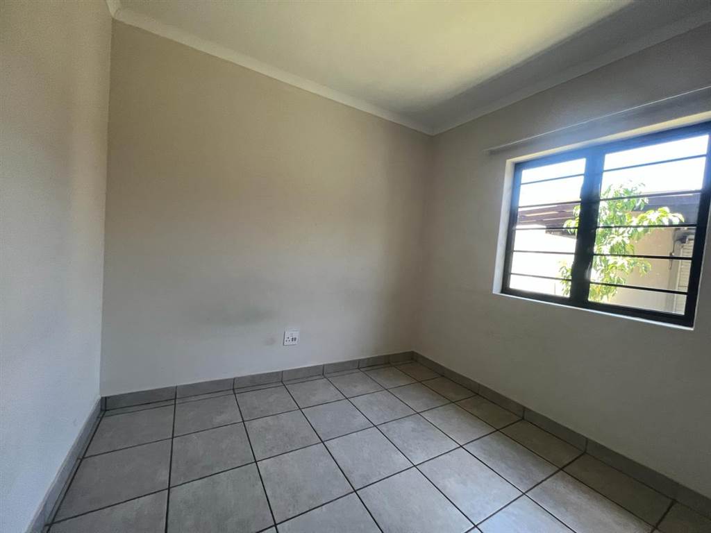 3 Bed Townhouse in Potchefstroom Central photo number 10
