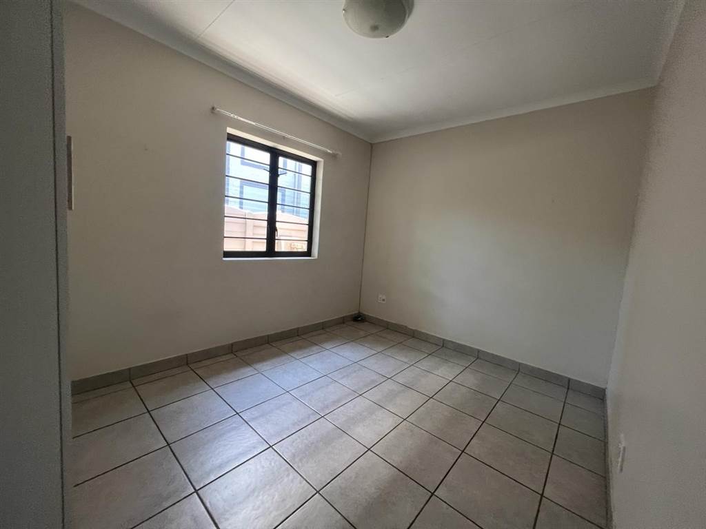 3 Bed Townhouse in Potchefstroom Central photo number 9