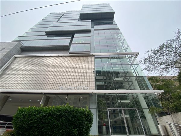 536  m² Commercial space