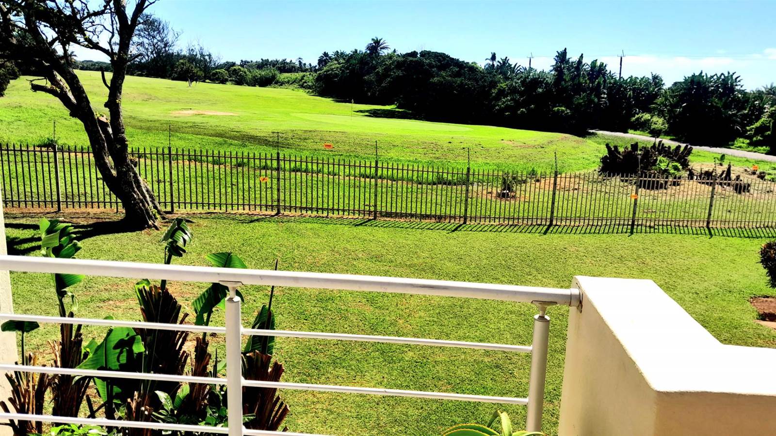 3 Bed Apartment in Scottburgh South photo number 3