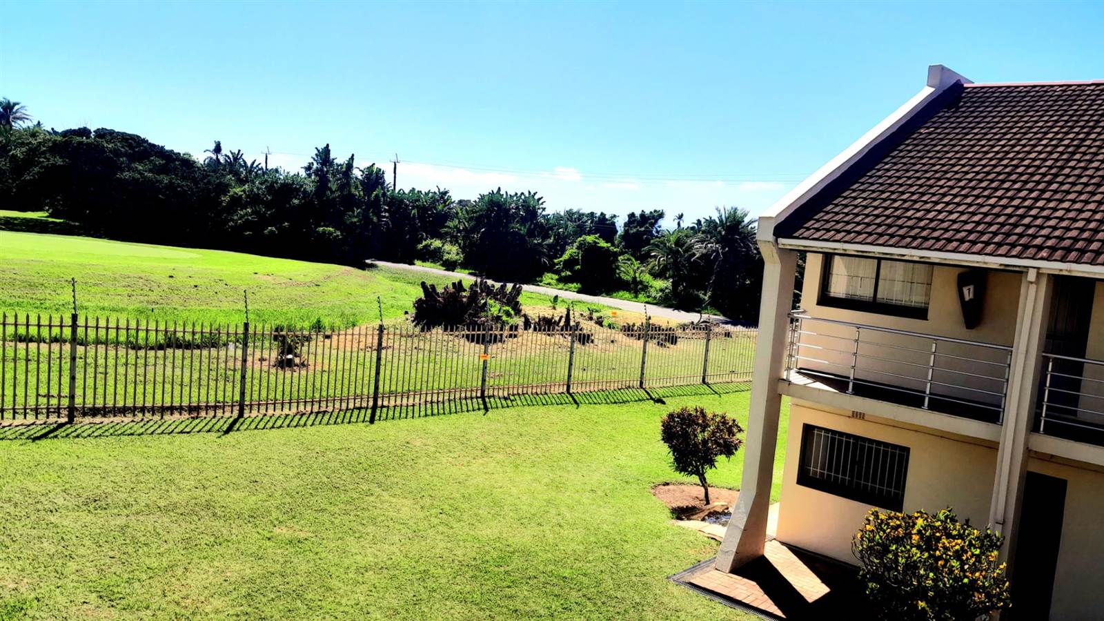 3 Bed Apartment in Scottburgh South photo number 5
