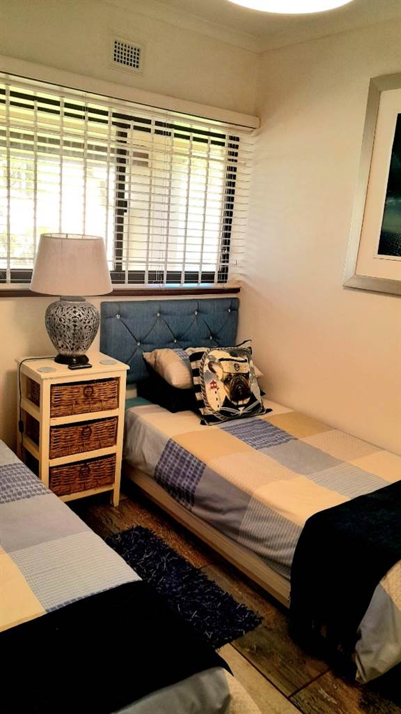 3 Bed Apartment in Scottburgh South photo number 17