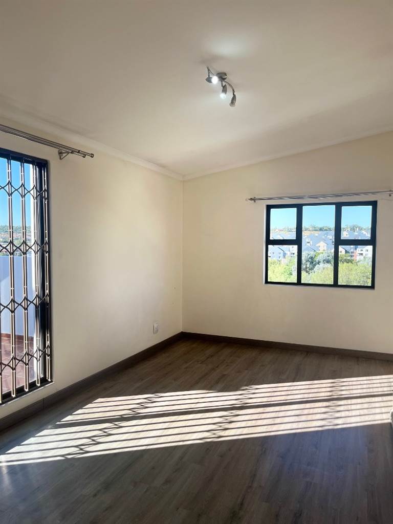 3 Bed Apartment in Kyalami photo number 12