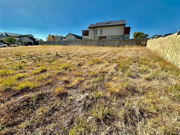 1 075 m² Land