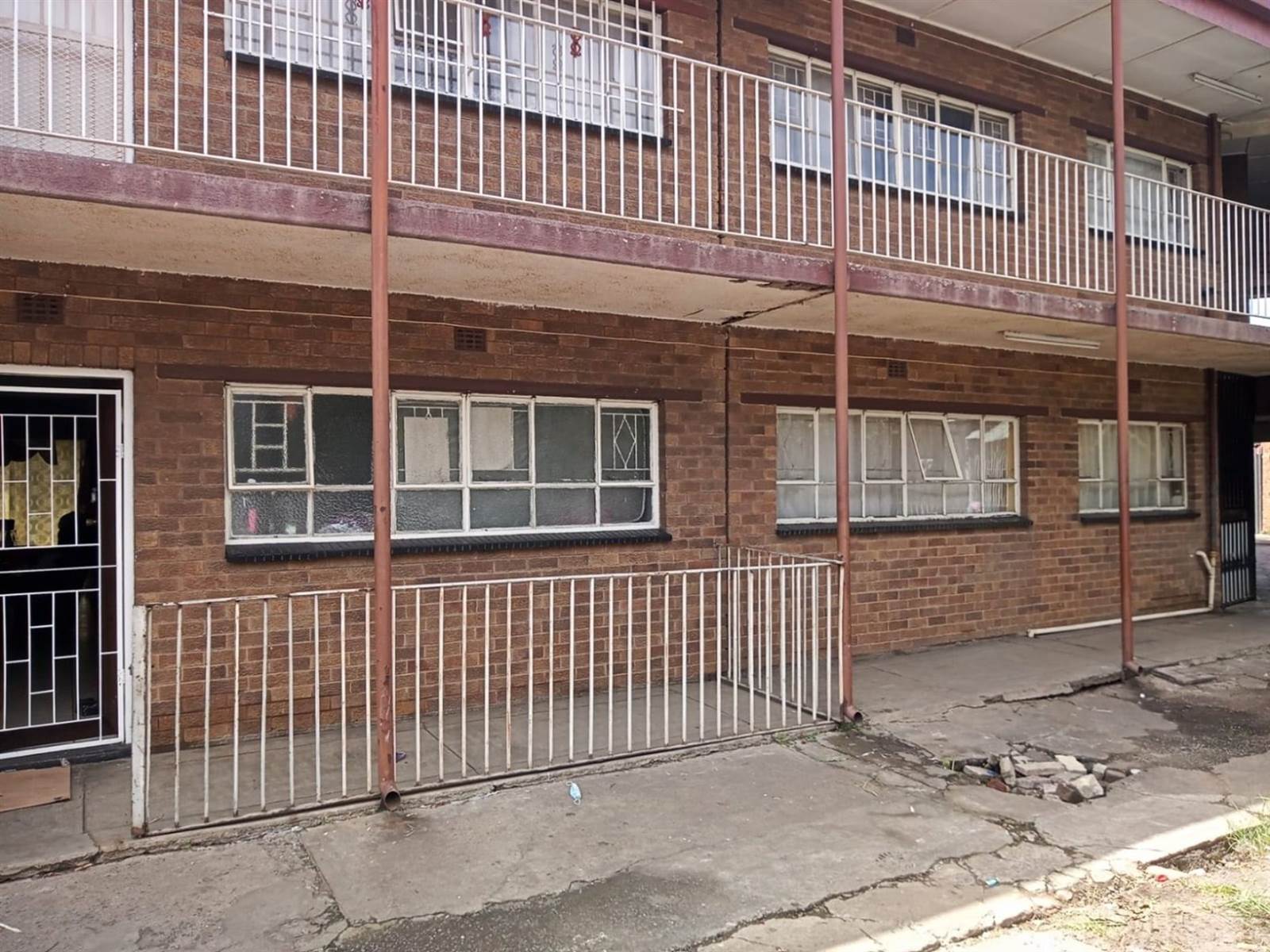 2 Bed Apartment in Vereeniging Central photo number 1