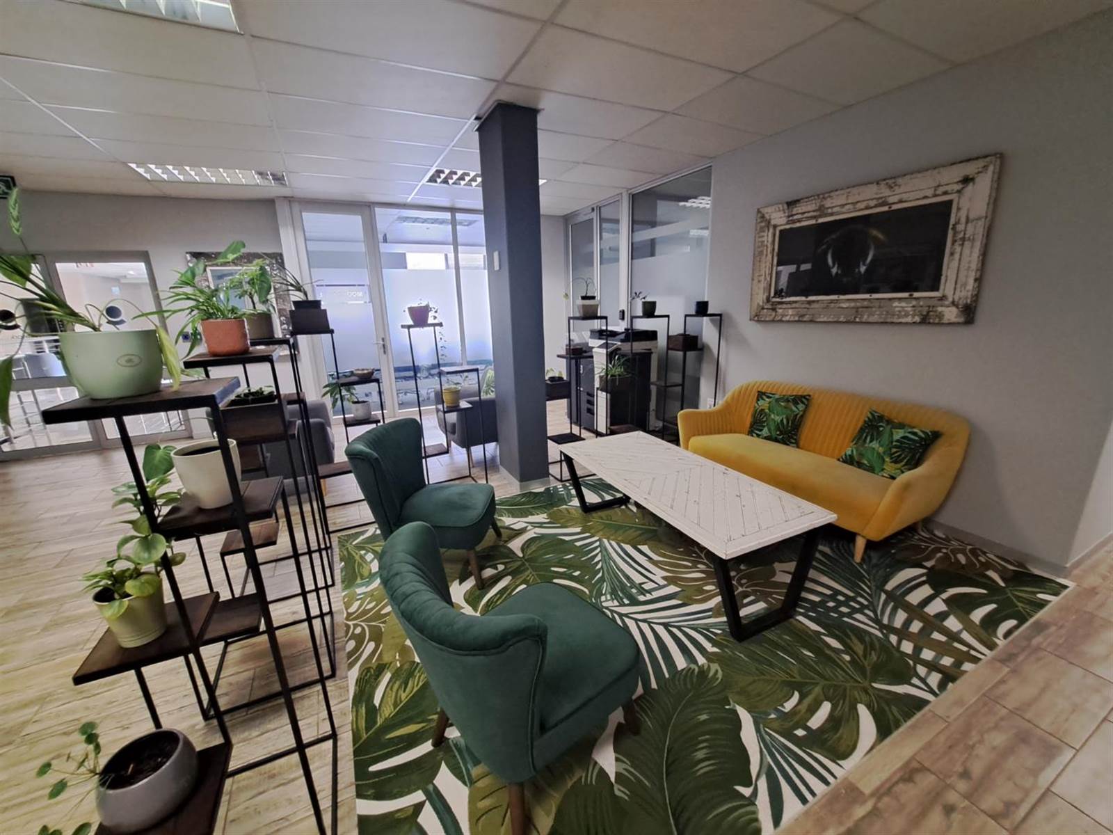 41.5  m² Office Space in Die Hoewes photo number 1