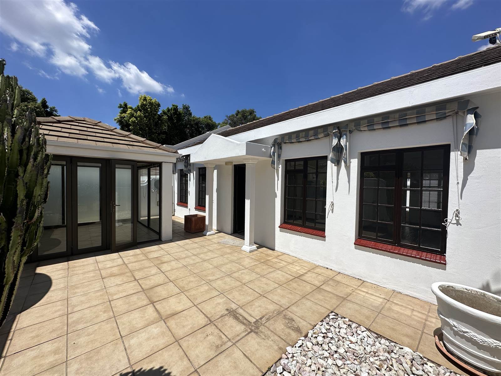 1 Bed House in Waterkloof photo number 2