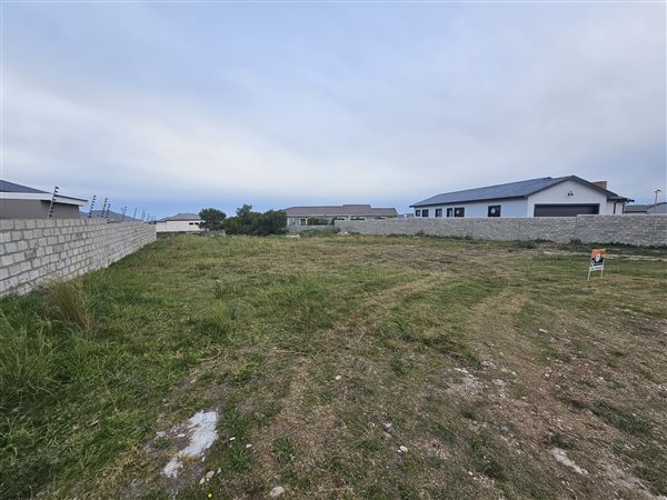 607 m² Land