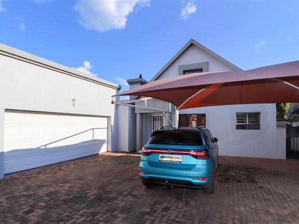 3 Bedroom Townhouse 3 Bedroom Townhouse