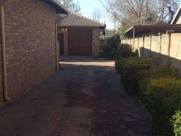 6 Bedroom House 6 Bedroom House