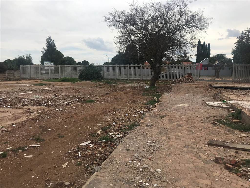 3200 m² Land available in Glen Marais photo number 4