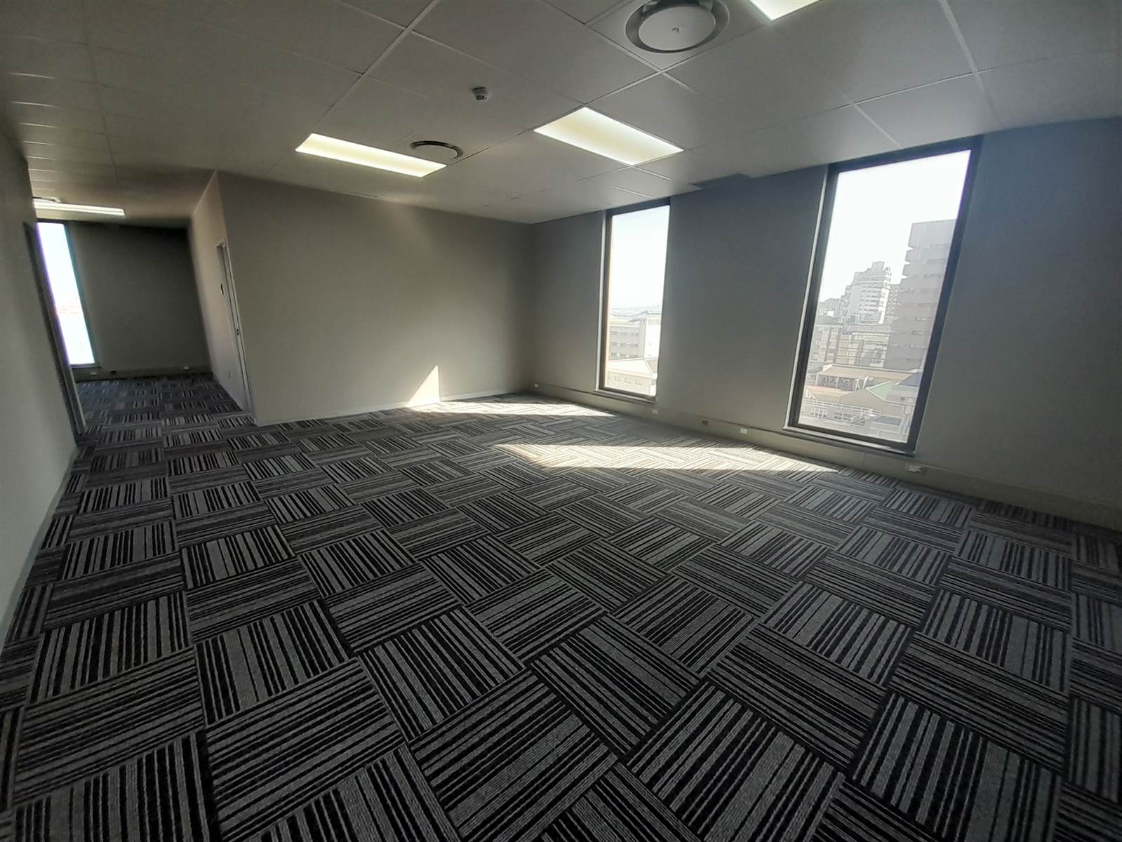 232  m² Commercial space in Durban CBD photo number 3