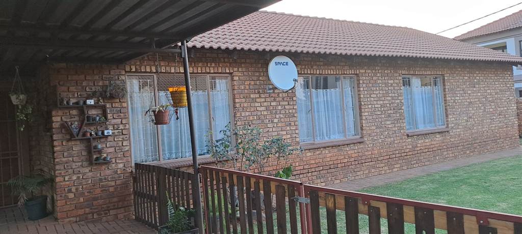 3 Bed House in Middelburg Central photo number 20