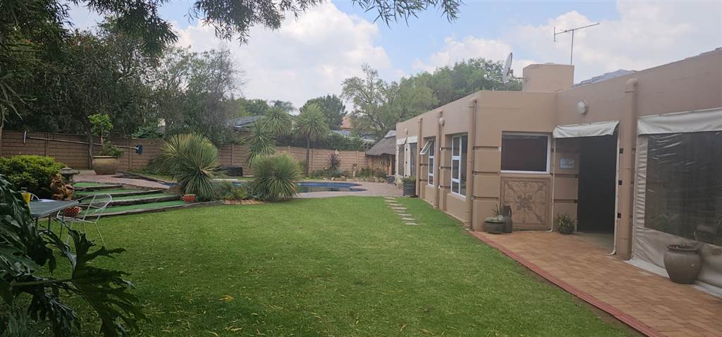 8 Bed, Bed and Breakfast in Impala Park photo number 4