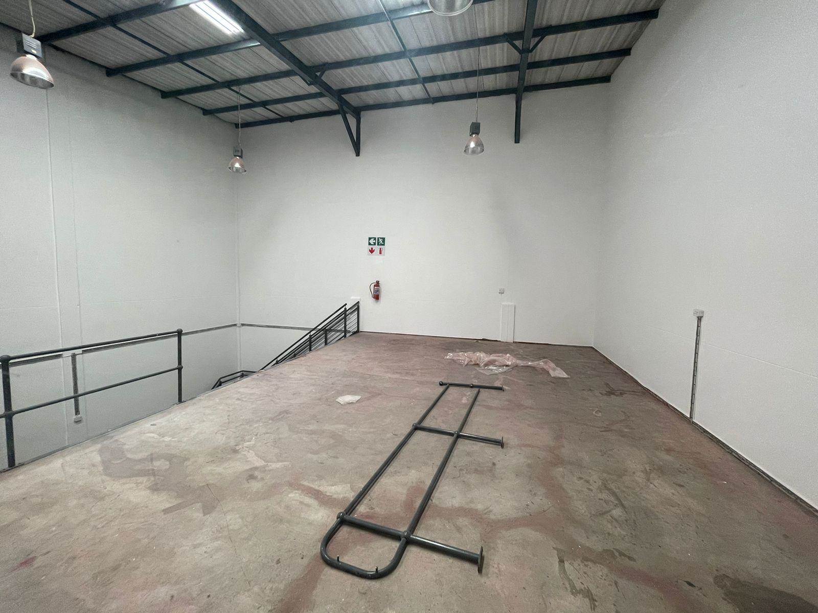 355  m² Industrial space in North Riding photo number 11