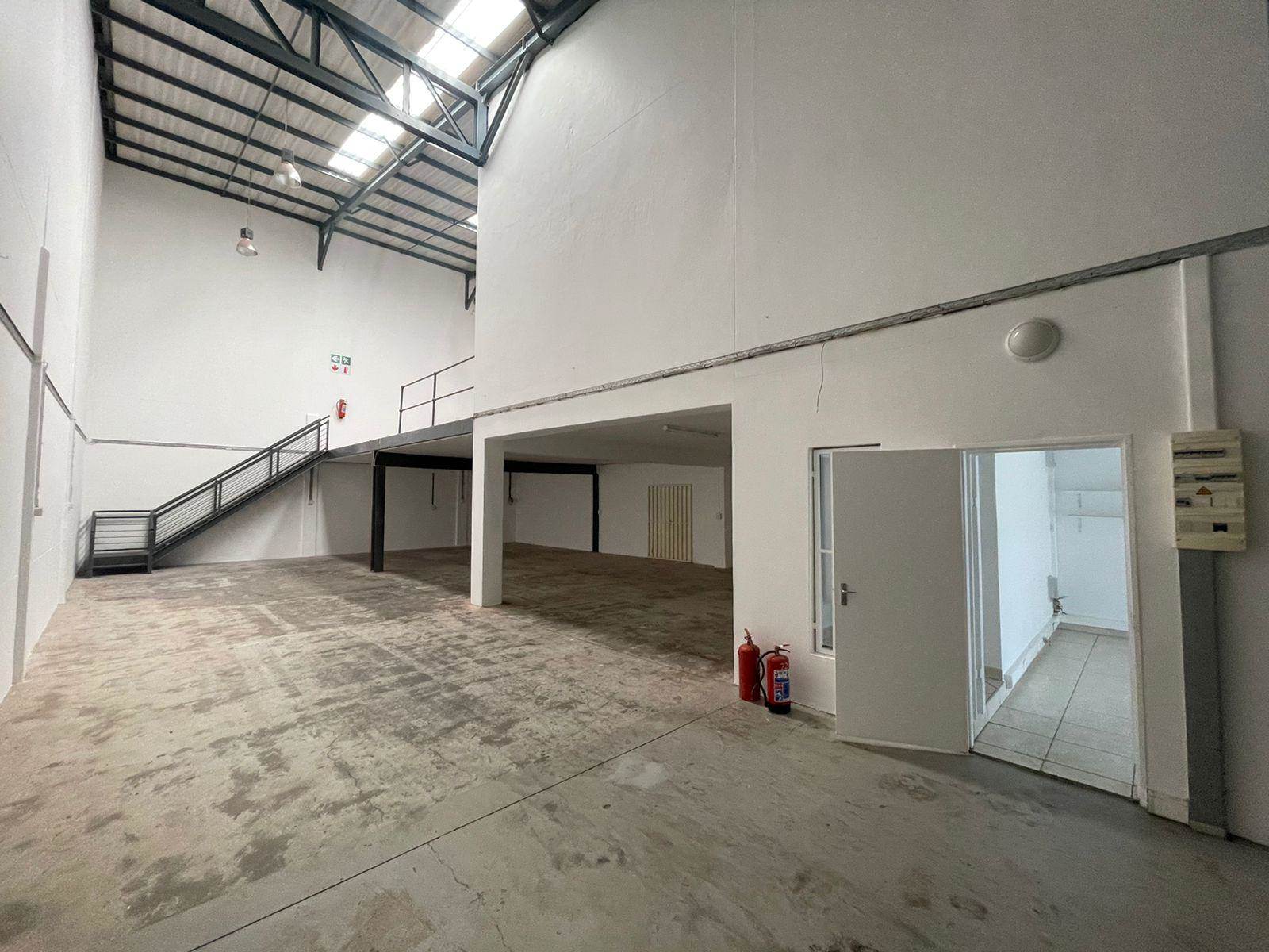 355  m² Industrial space in North Riding photo number 12