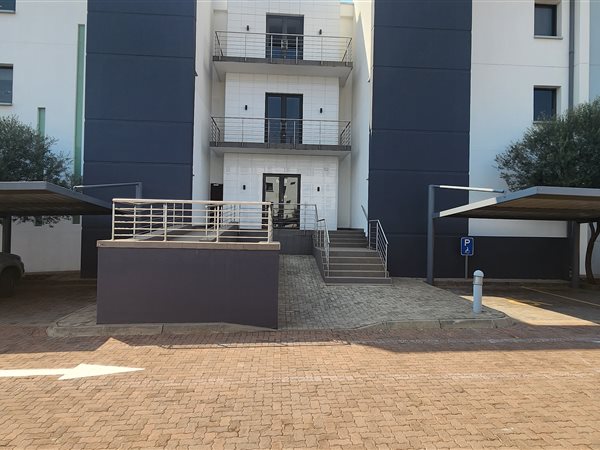 404.299987792969  m² Commercial space in Highveld
