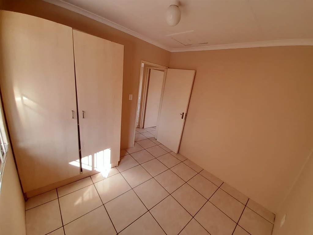 2 Bed Townhouse in Ormonde photo number 14