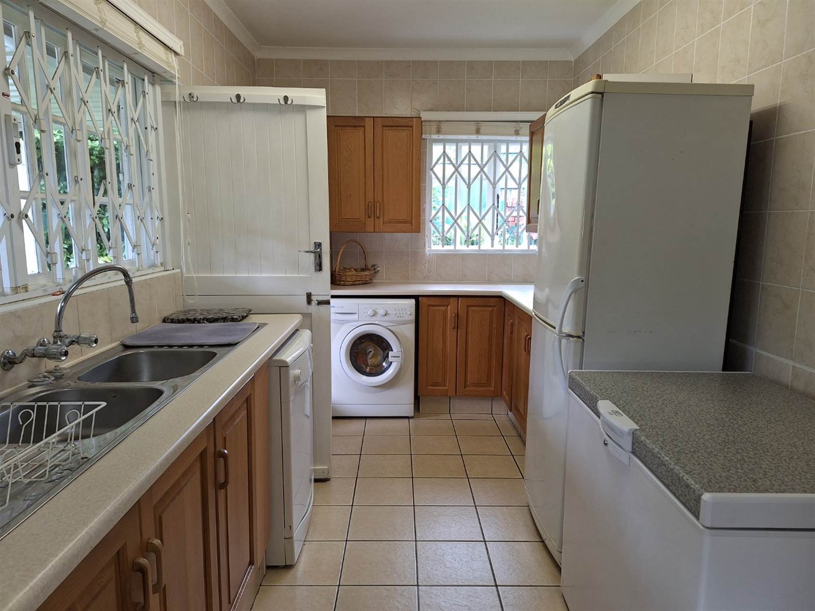 3 Bed Townhouse in Umtentweni photo number 20