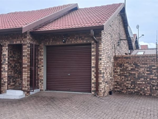 3 Bedroom Townhouse 3 Bedroom Townhouse
