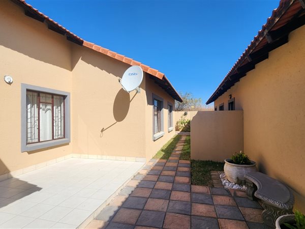 3 Bedroom Townhouse 3 Bedroom Townhouse